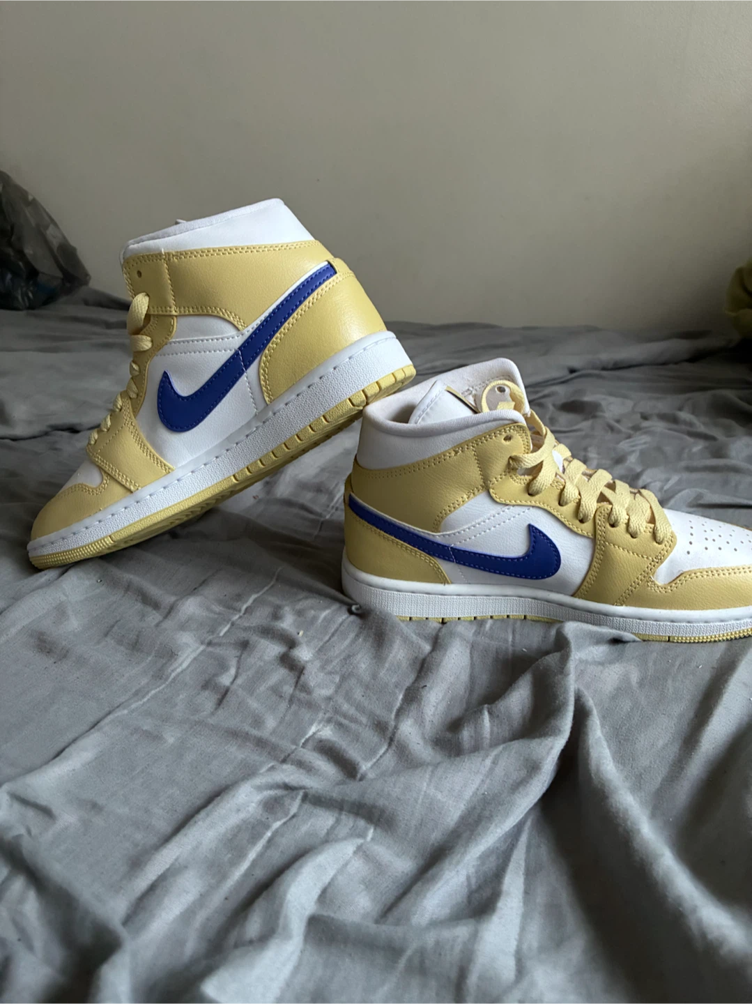 Air Jordan 1 Mid SE Yellow Blue - photo 2