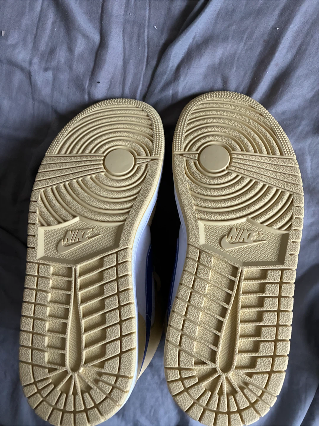 Air Jordan 1 Mid SE Yellow Blue - photo 3