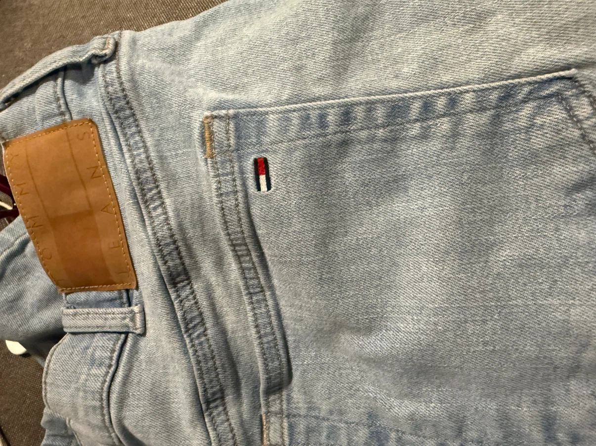 Tommy Jeans Straight Fit Light Wash Jeans - photo 5