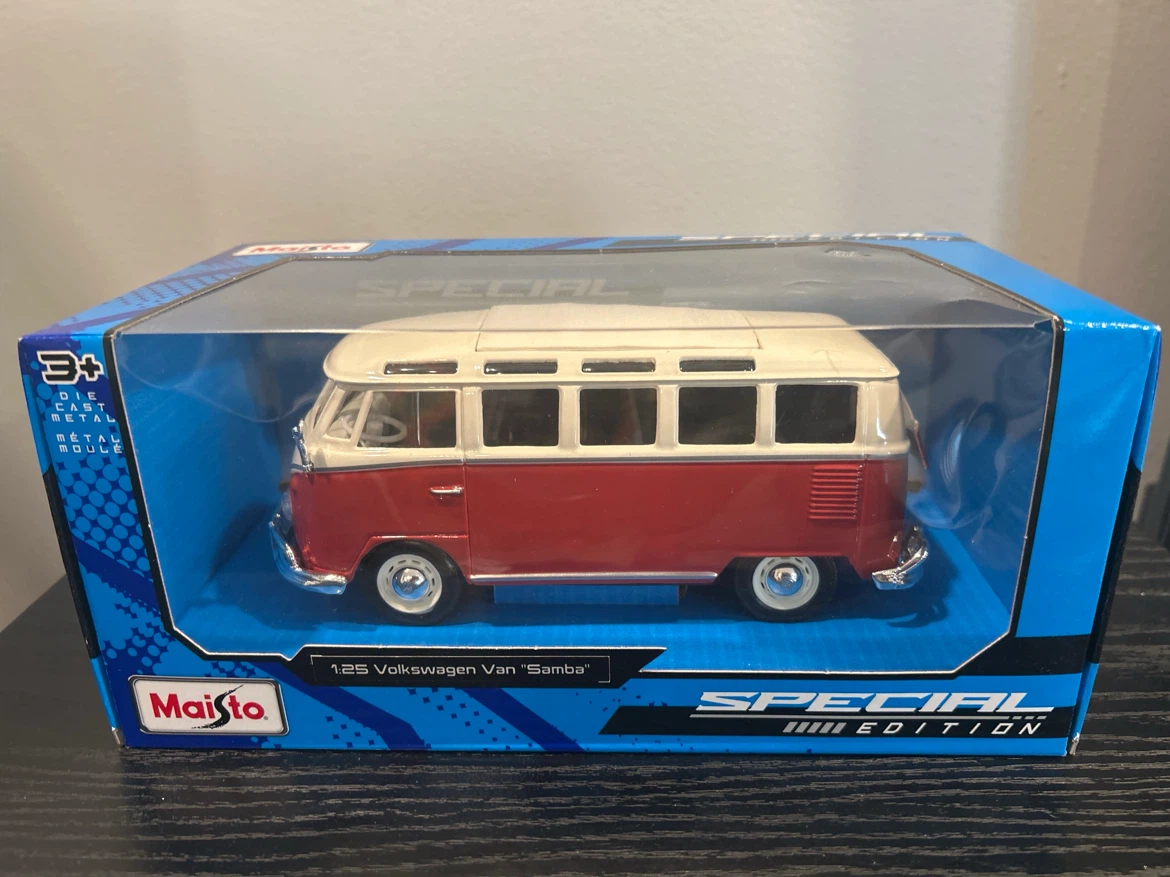 Maisto 1:25 Volkswagen Van "Samba" Special Edition Diecast