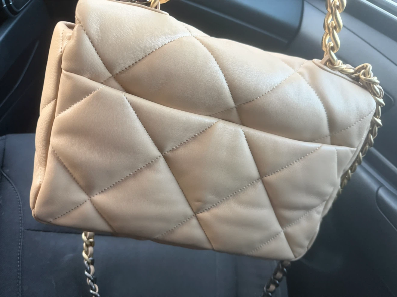 Chanel 19 Handbag - photo 3