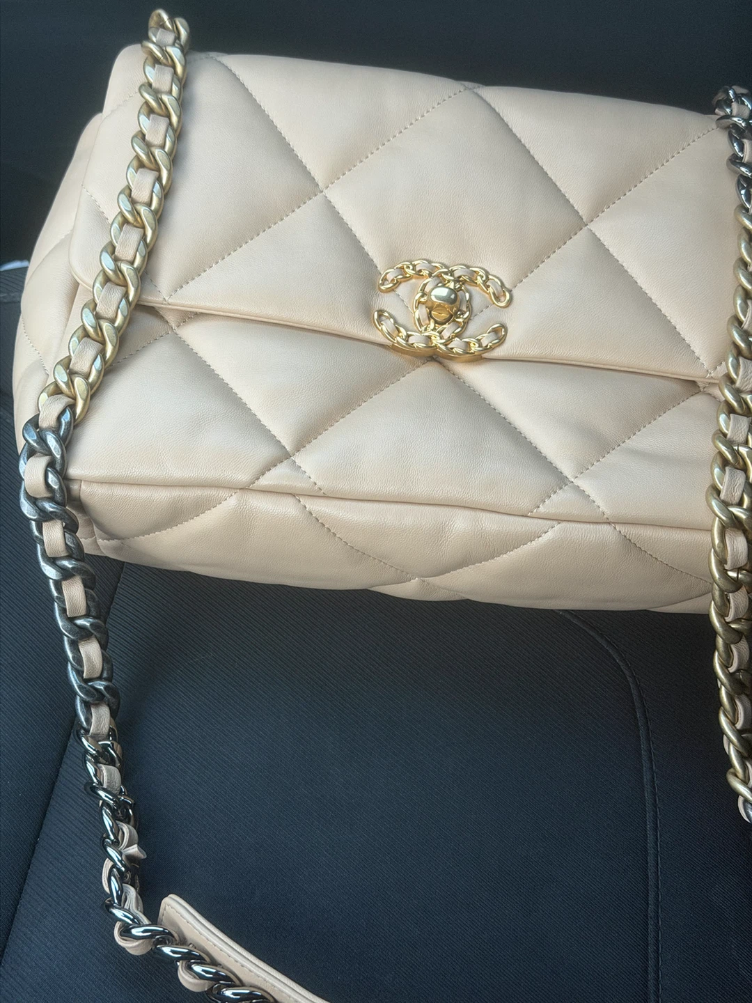 Chanel 19 Handbag - photo 5