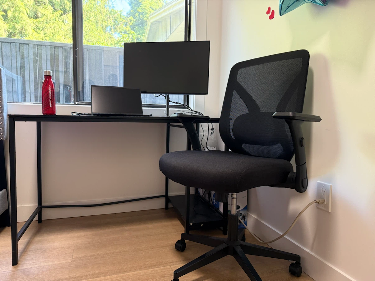 Moving out -Black Office Desk + Ergonomic Mesh Office Chair - photo 4