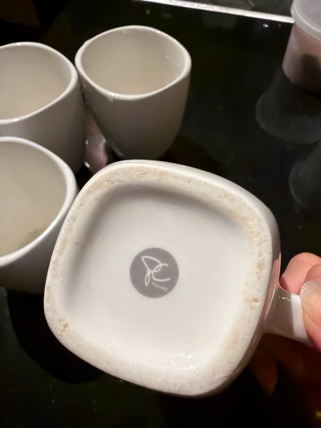 Set of 4 white ceramic mugs - photo 2