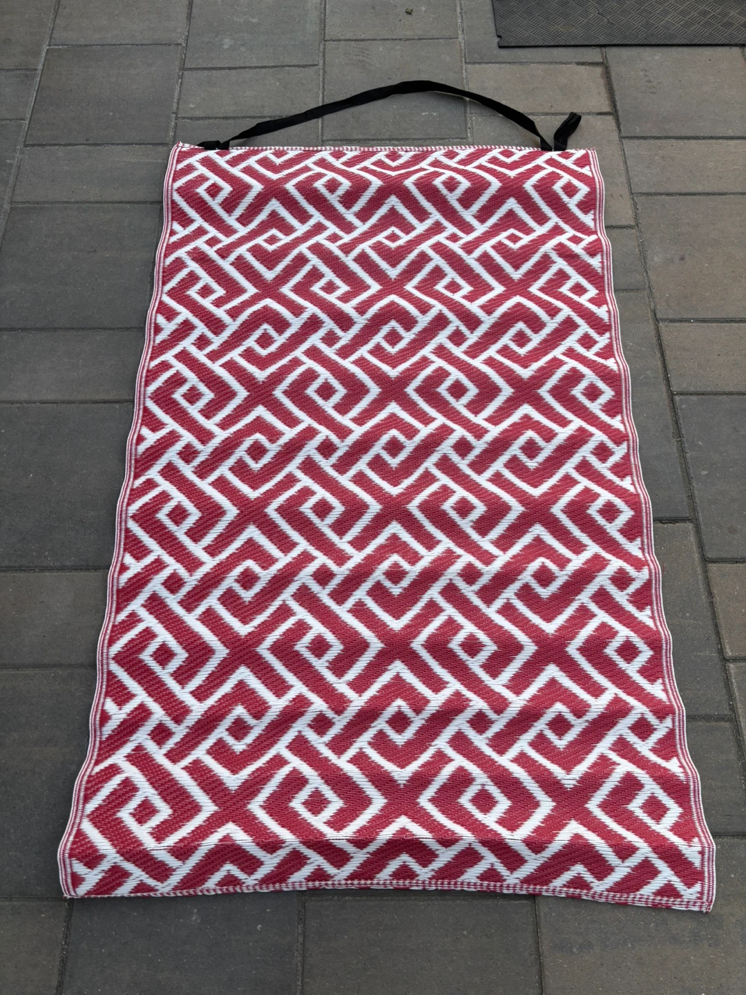 Red and White Geometric Outdoor Mat