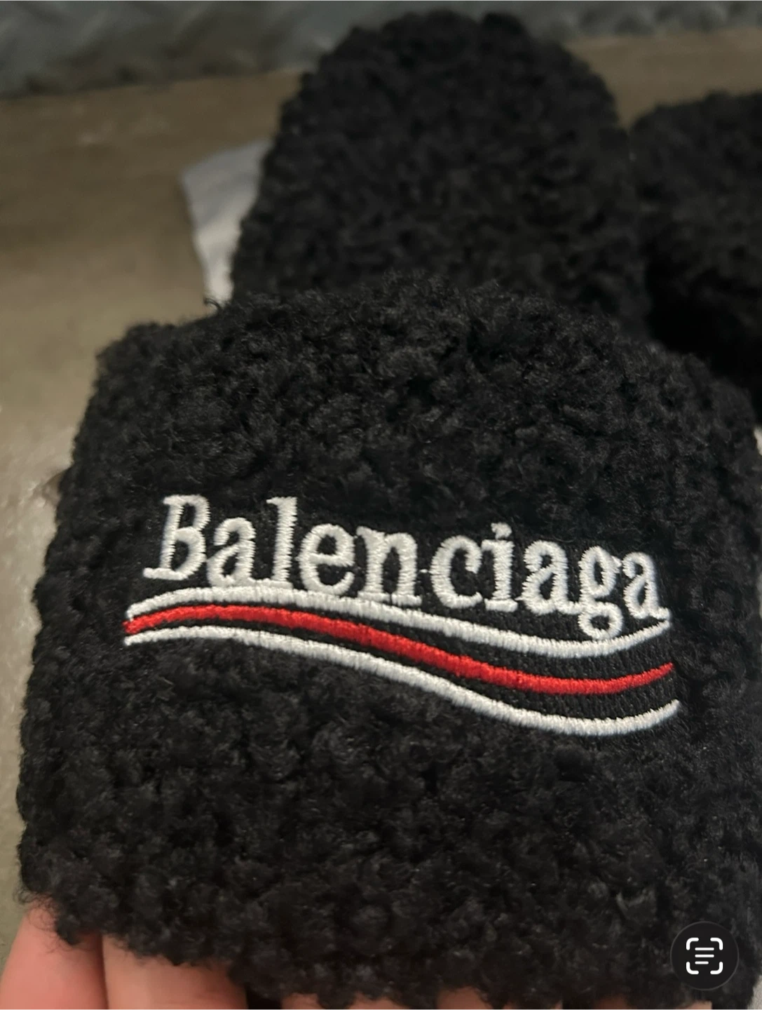 Balenciaga furry slides - photo 3