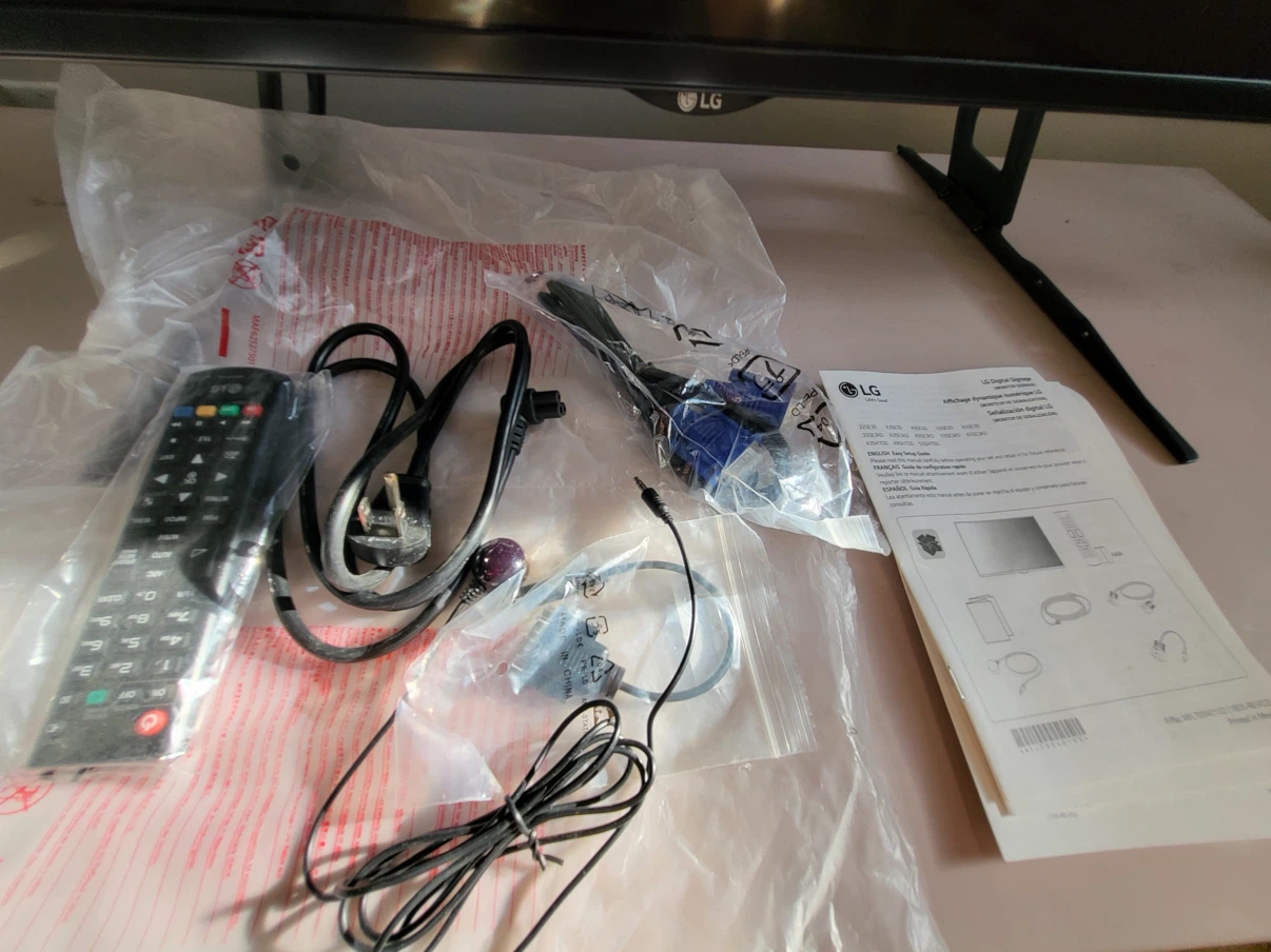 LG 49" Digital Signage Display - photo 3