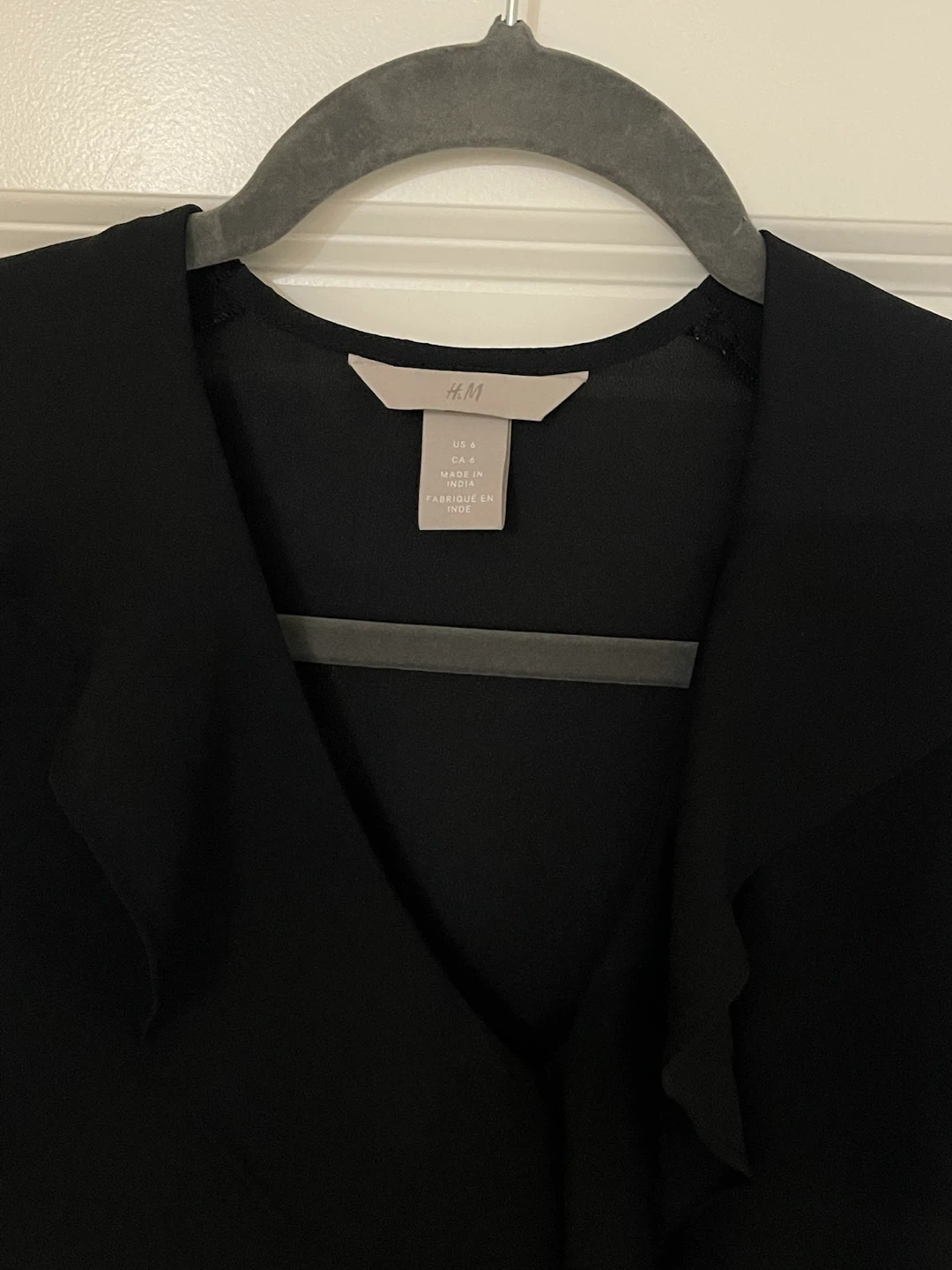 *Black chiffon sleeveless top size 6 $5* - photo 3