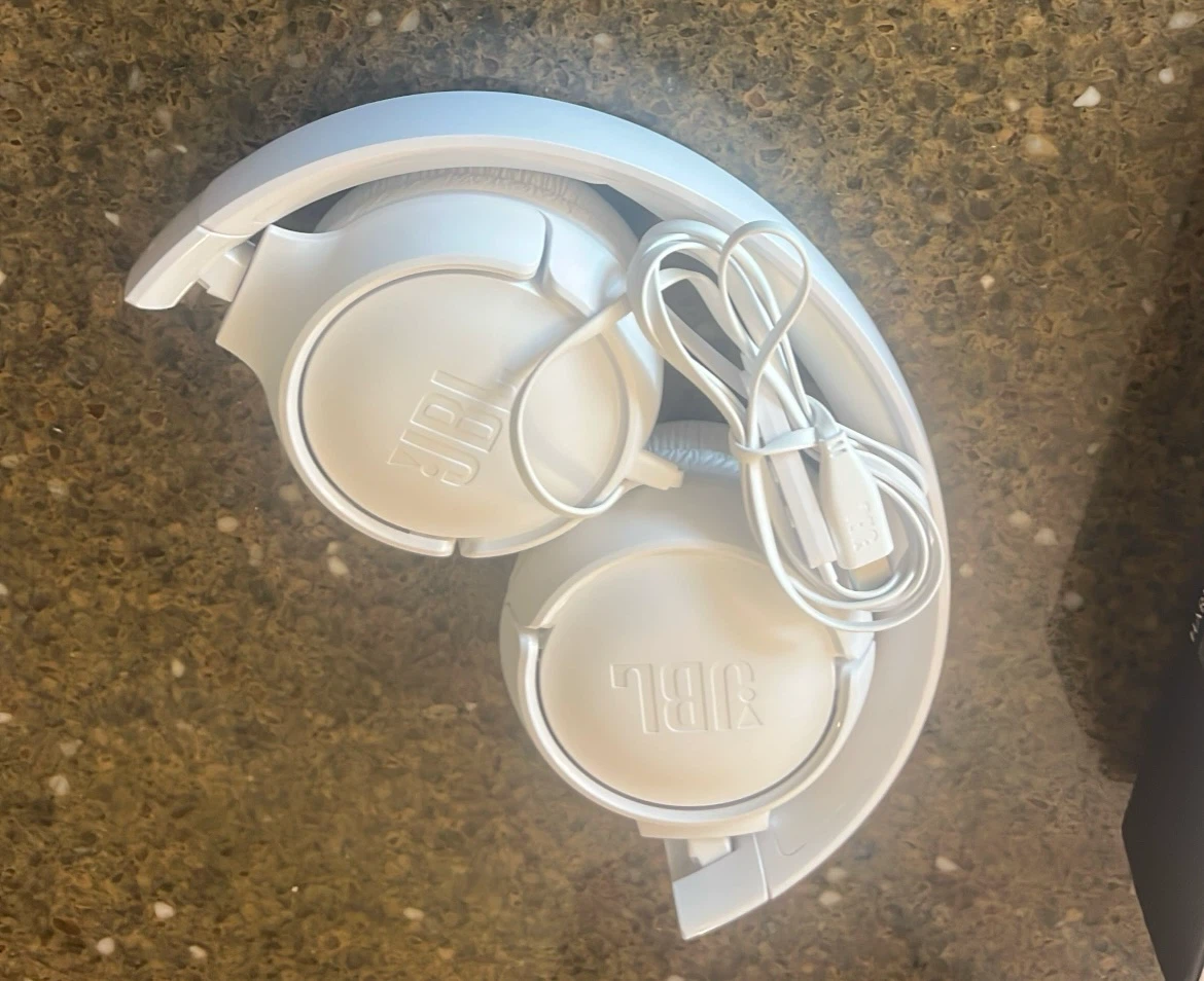 JBL Tune 520BT Wireless On-Ear Headphones - White - photo 4
