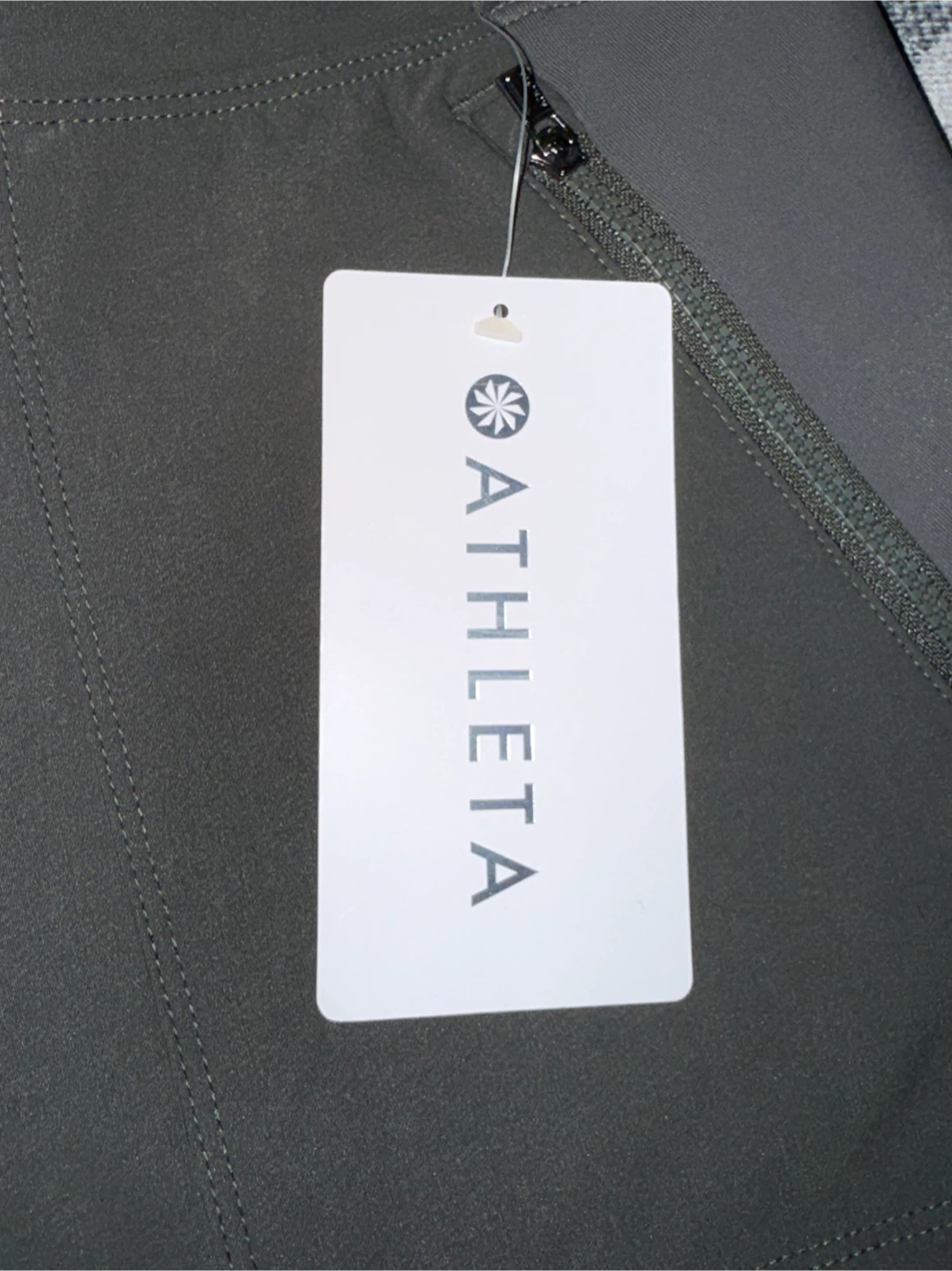 Ladies Athleta Headlands Hybrid Cargo Tight - Size 10 - BNWT - photo 2