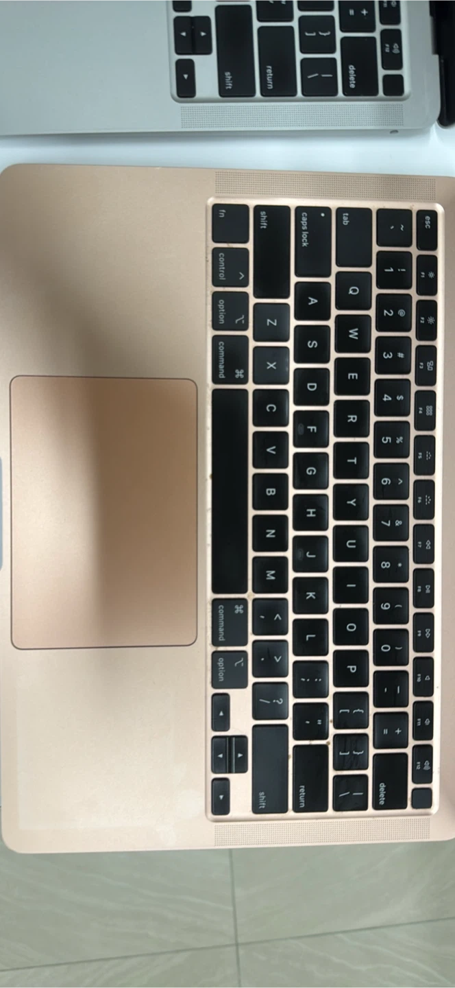 Apple MacBook Air (Early 2020) - photo 2