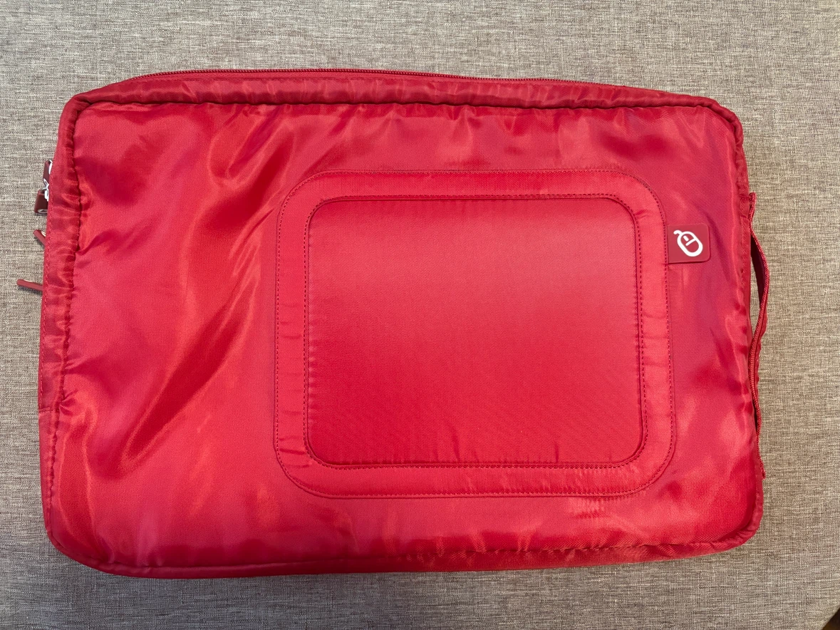 Frommers by Lug 17” Red Laptop Case with Mouse Pad - photo 3