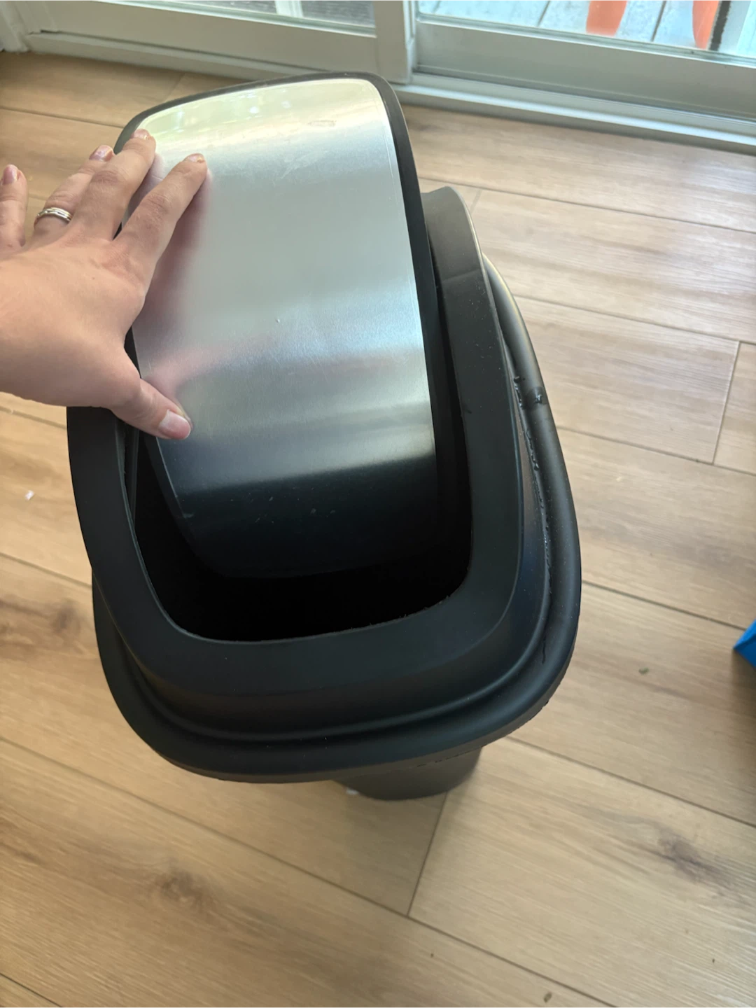 Big Black Step Trash Can - photo 2