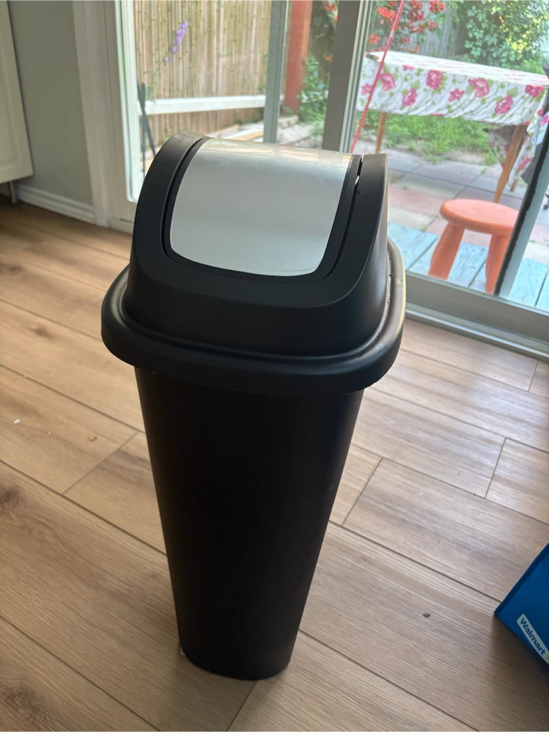 Big Black Step Trash Can - photo 3
