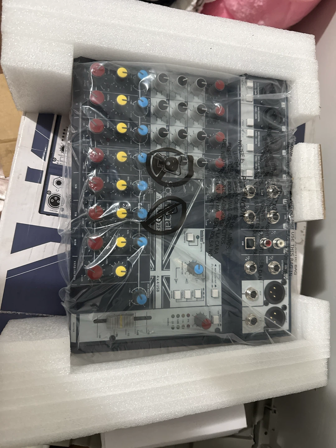 Soundcraft Notepad-12FX 12-Channel Mixer