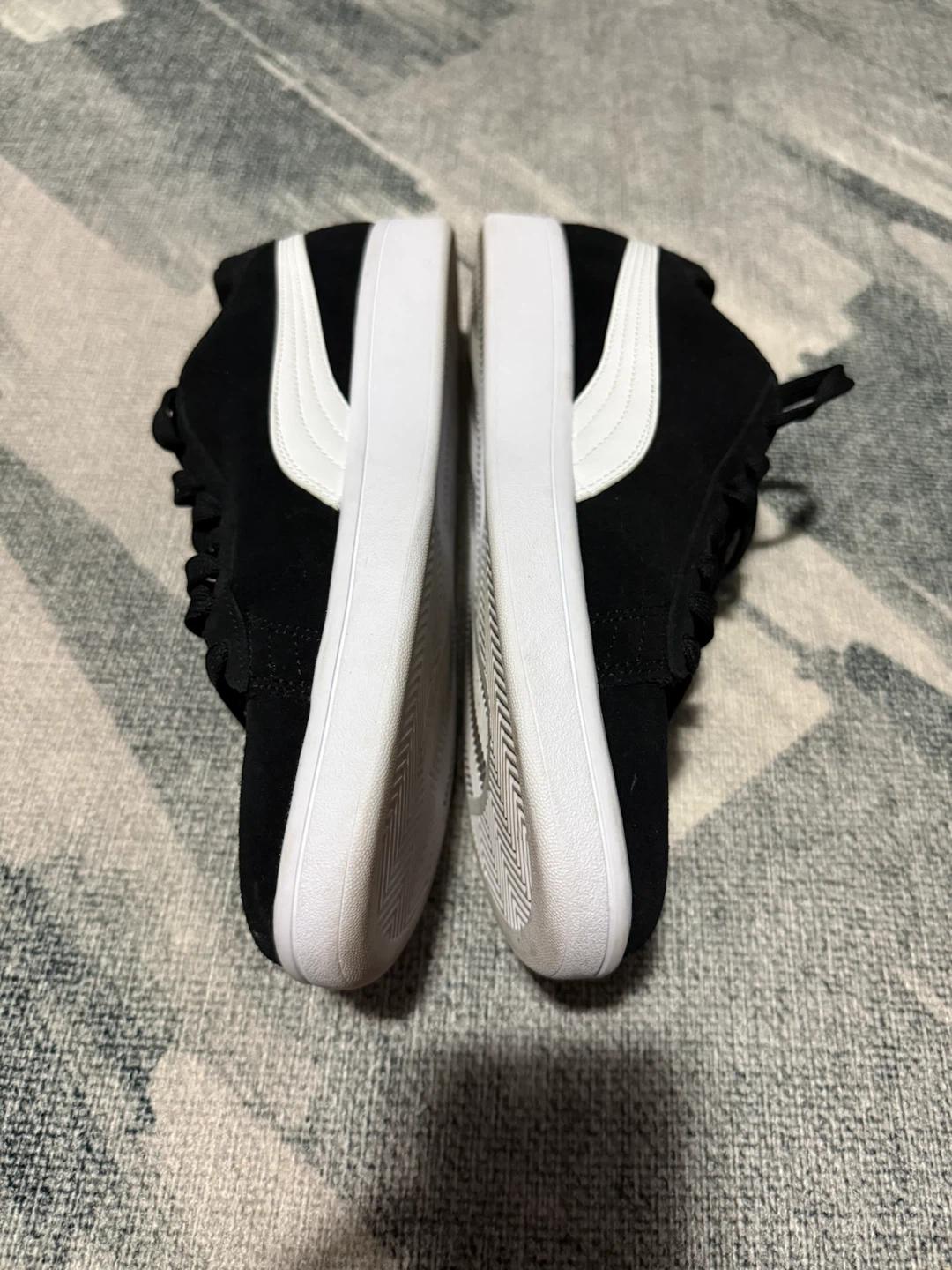Men’s Puma Sneakers - Size 10 - Like New - photo 3