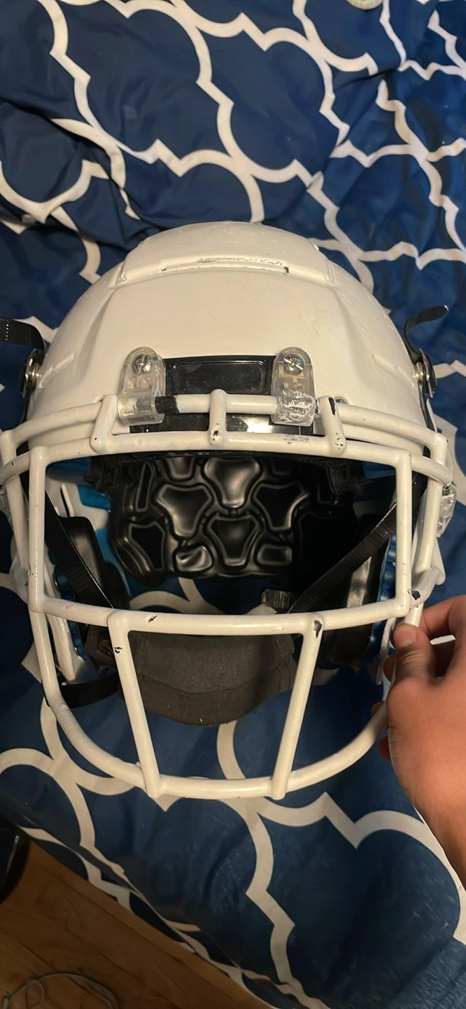 Schutt F7 Football Helmet Size Medium *PRICE NEGOTIABLE*
