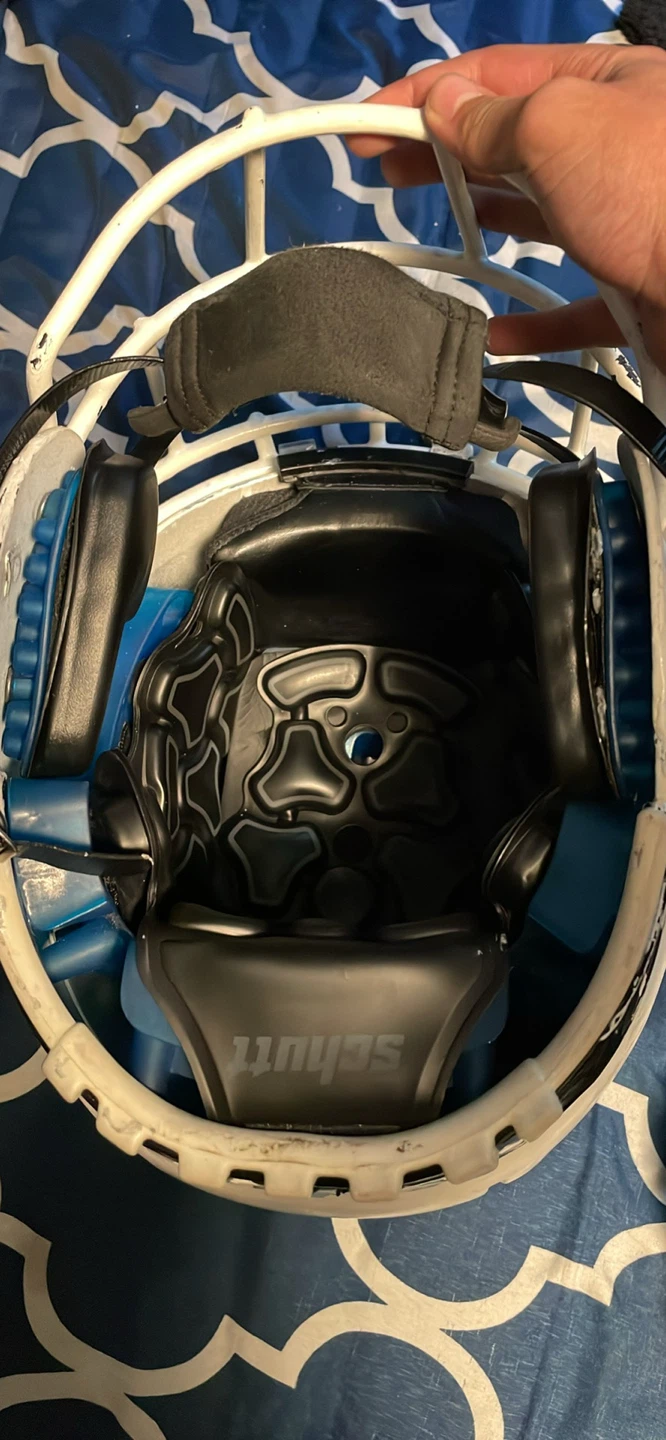 Schutt F7 Football Helmet Size Medium *PRICE NEGOTIABLE* - photo 2