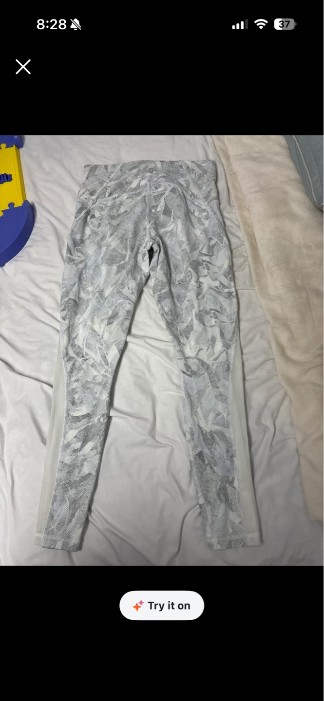 Lululemon Leggings - White/Grey Pattern