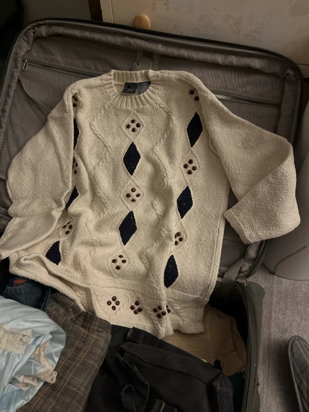 nice material chunky knit sweater in streamlined shape