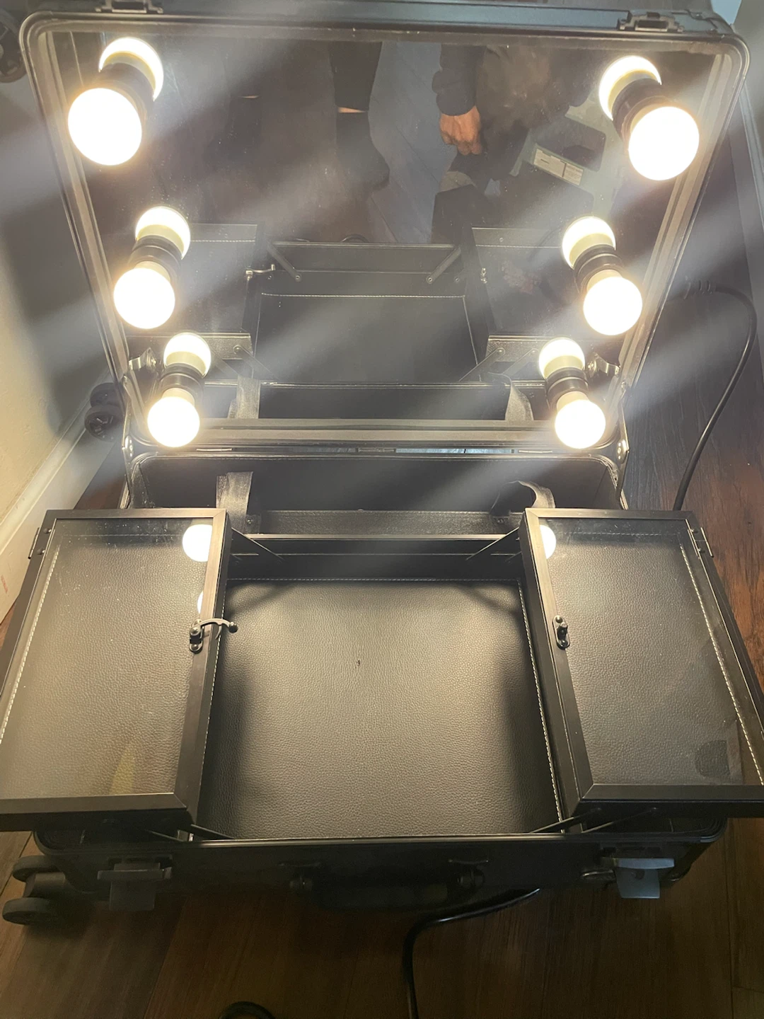 Rolling Makeup Case with Lights