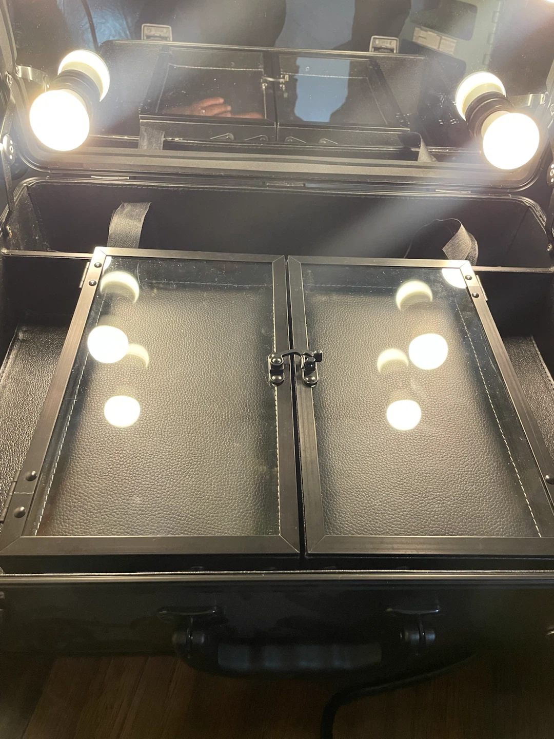 Rolling Makeup Case with Lights - photo 4