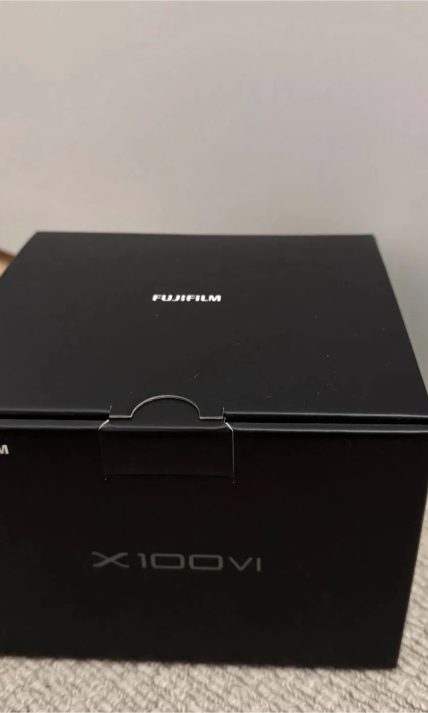 Fujifilm x100vi point and shoot camera silver