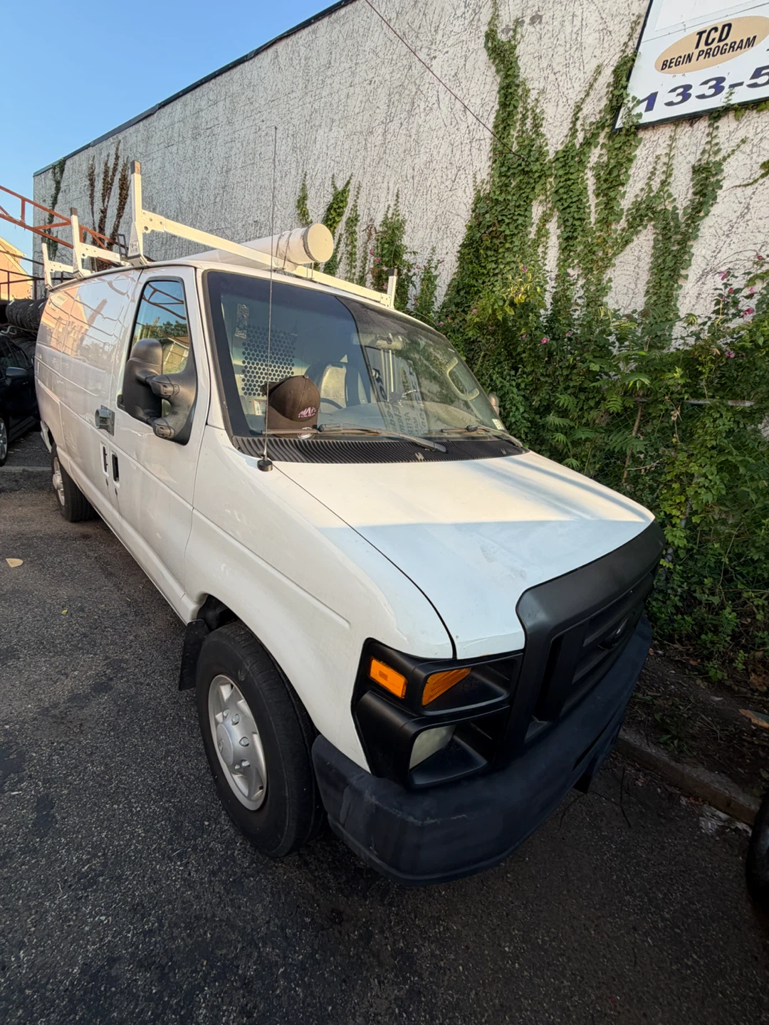 Mercedes,Nissan Pathfinder,Acura,Escalade,Ford Van  250 - photo 5
