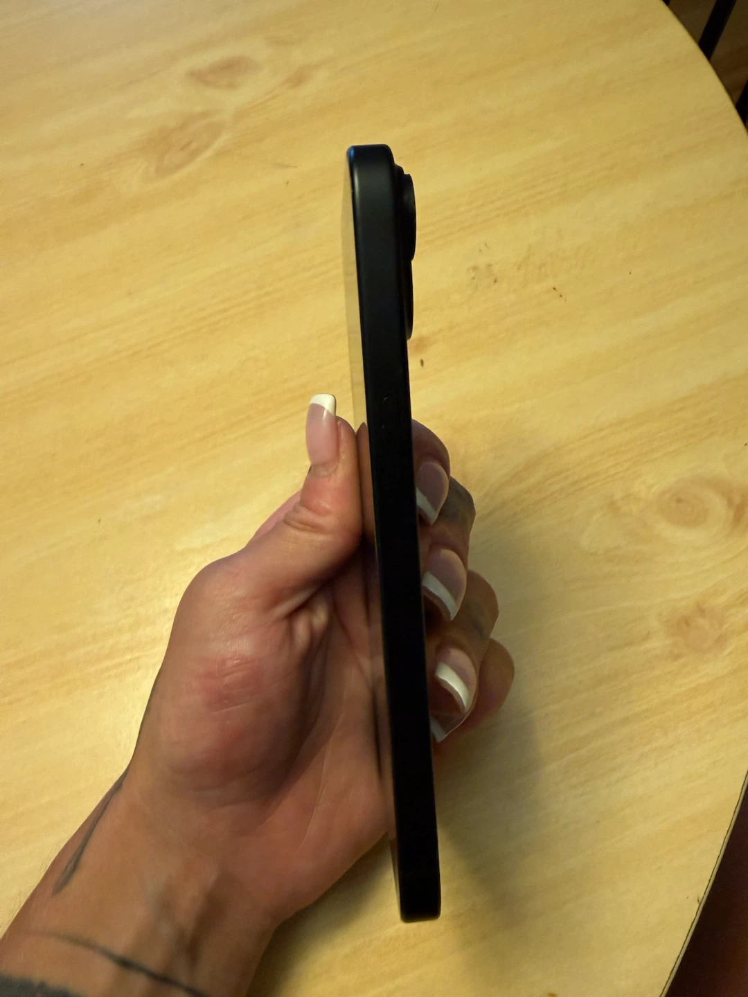 Black IPhone 15 - photo 2