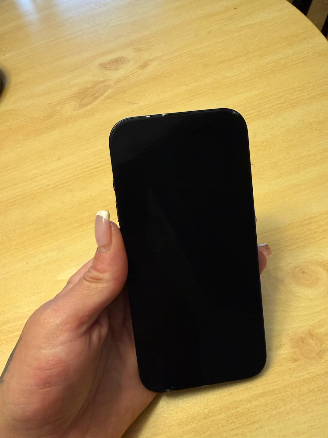 Black IPhone 15 - photo 3