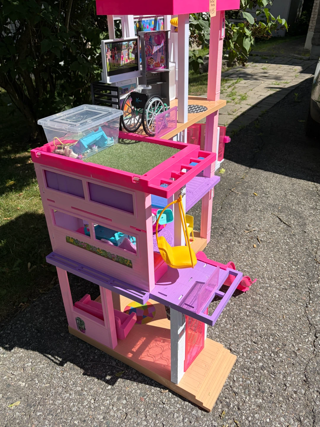 Barbie Dreamhouse Dollhouse with Accessories - photo 2