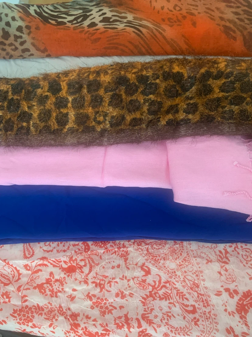 brand new shawls & Scarves - photo 2
