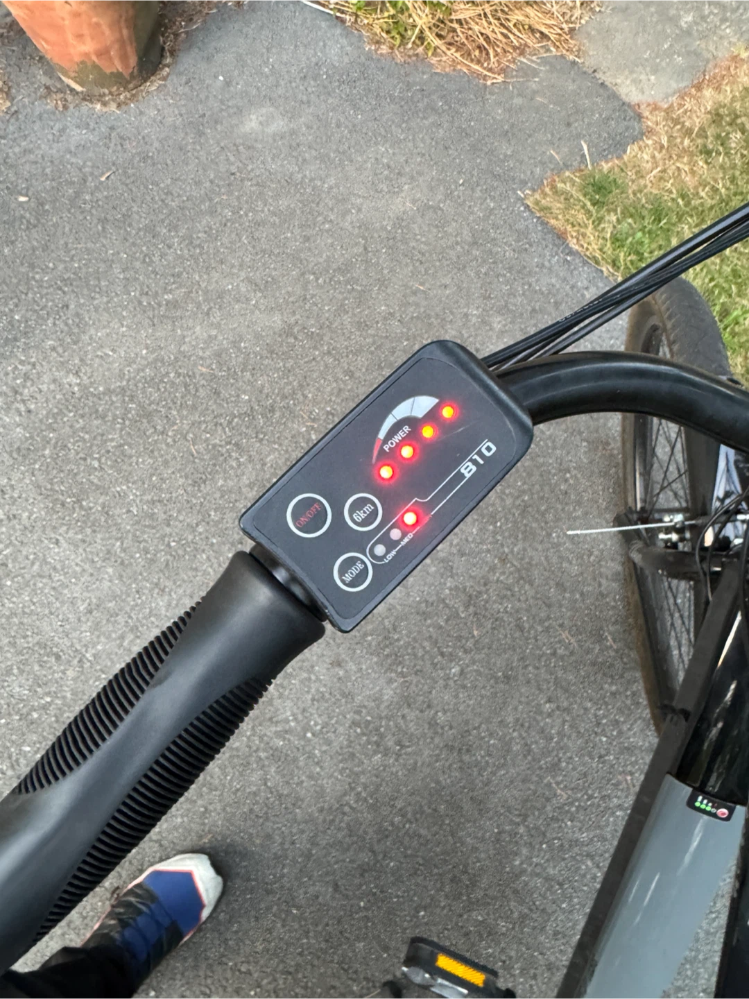 Hyper E-Ride Cruiser Electric Bike - Like New - Under 100 KM - photo 2