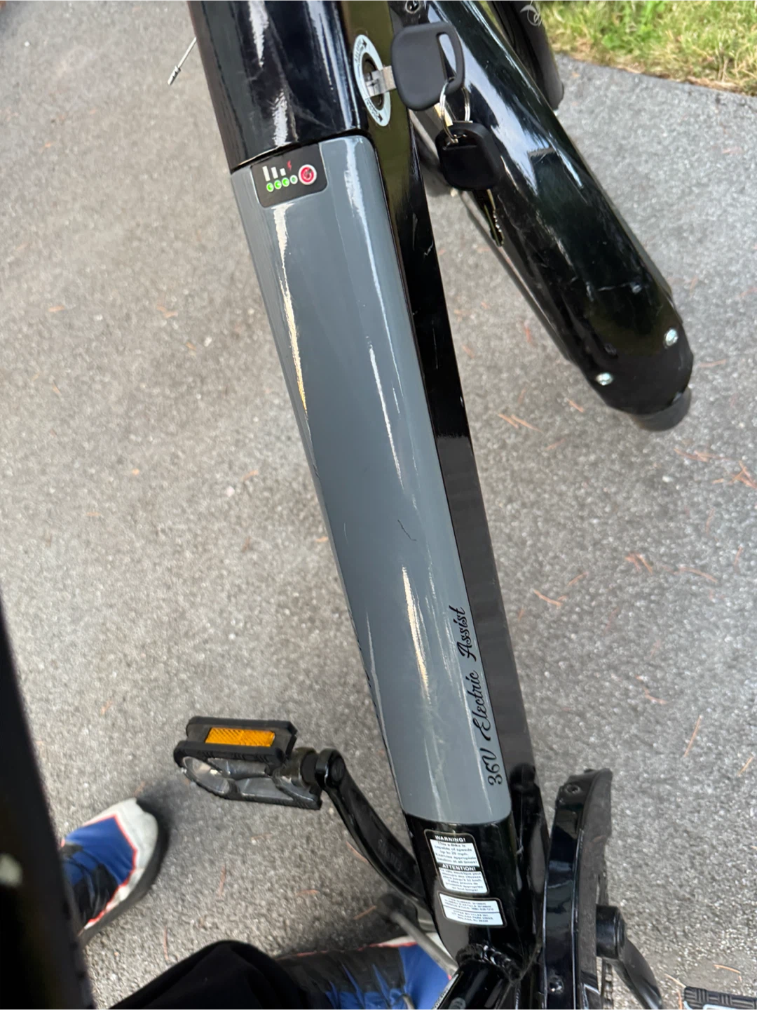 Hyper E-Ride Cruiser Electric Bike - Like New - Under 100 KM - photo 5