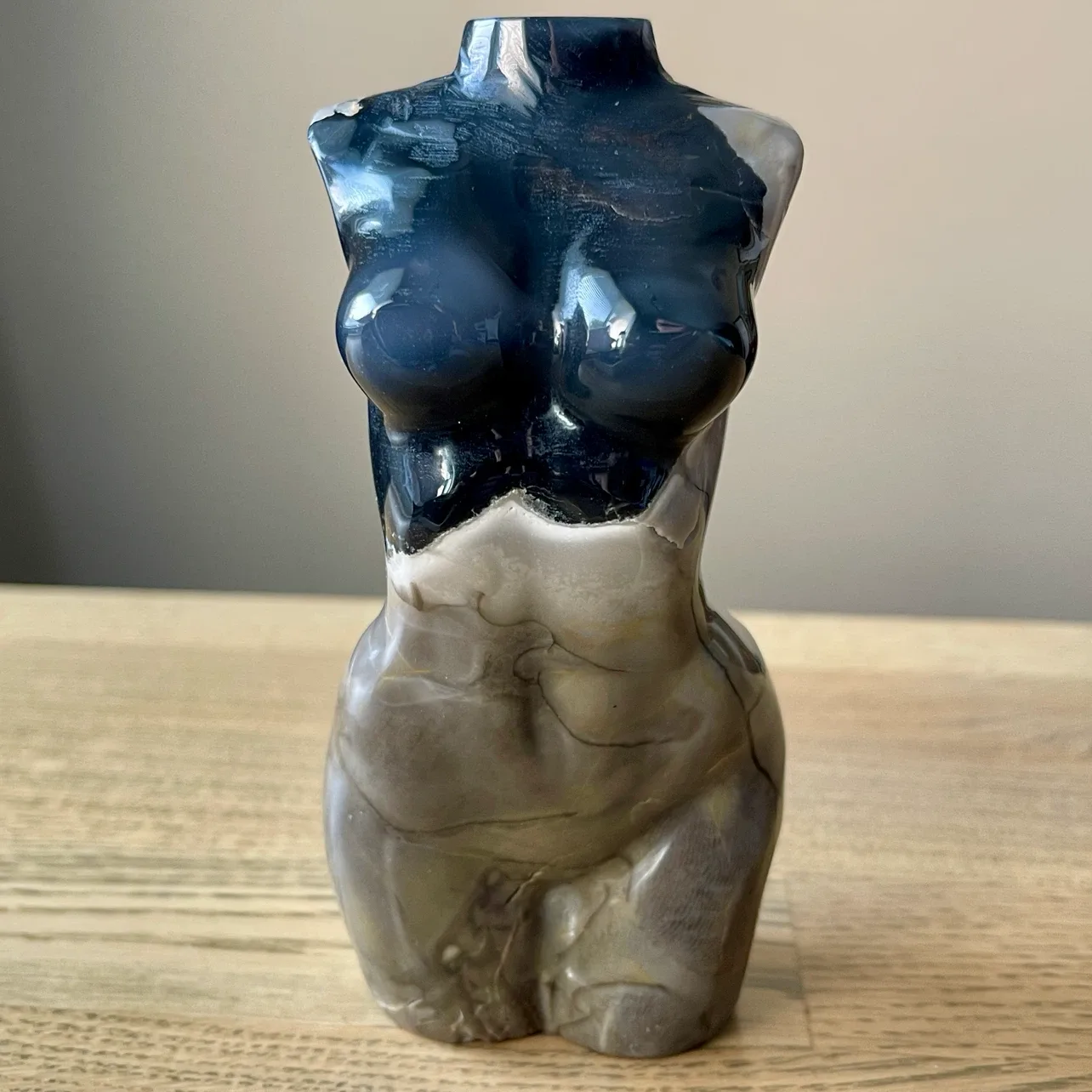 Female Torso fluorescent Volcano Agate Carving - photo 2