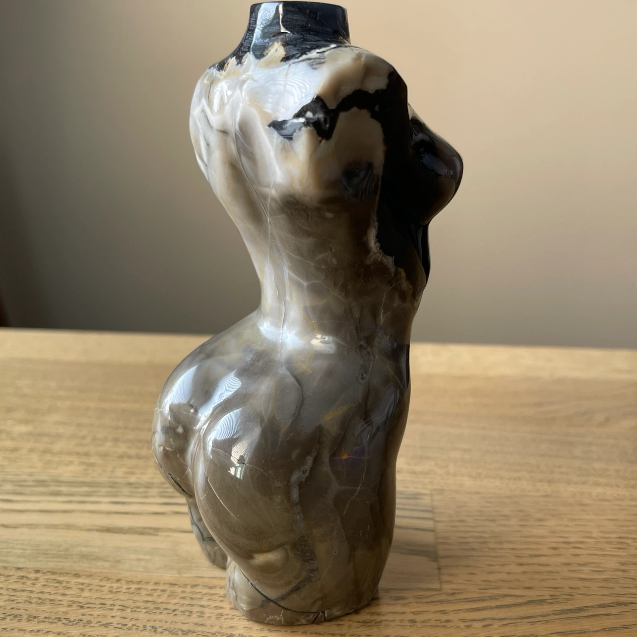 Female Torso fluorescent Volcano Agate Carving - photo 3