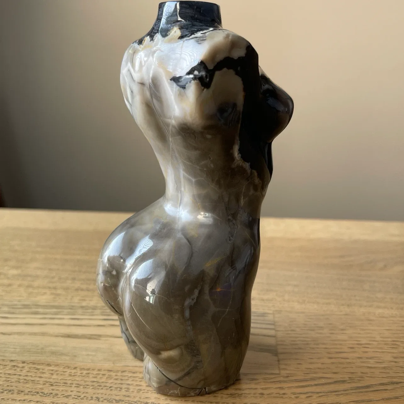 Female Torso fluorescent Volcano Agate Carving - photo 3