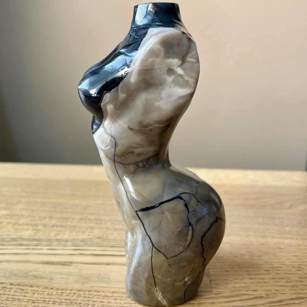Female Torso fluorescent Volcano Agate Carving - photo 4