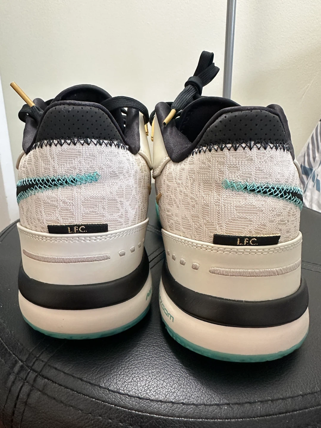 Brand New Nike Liverpool FC Basketball Shoes - photo 4