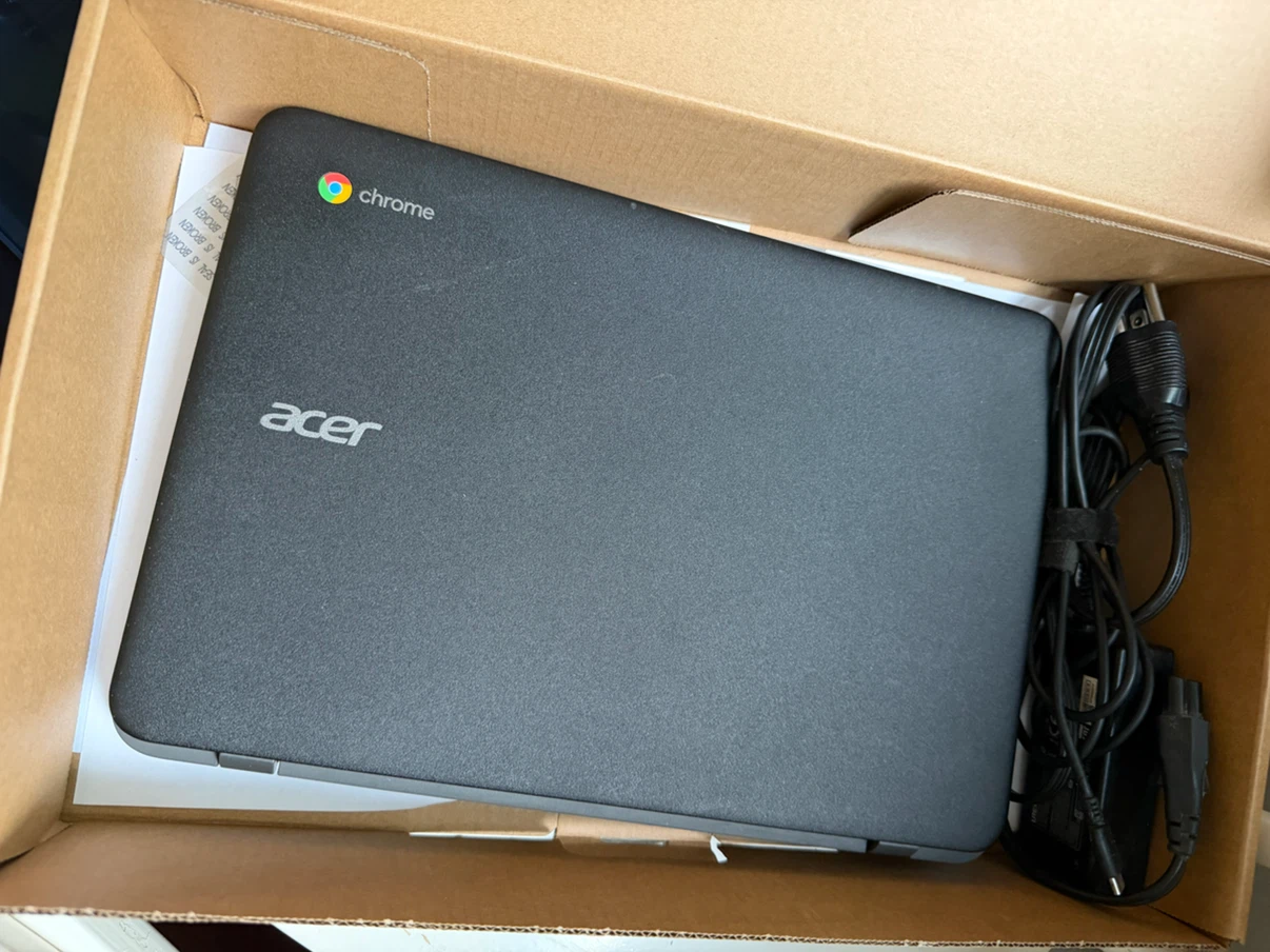 Acer Chromebook Laptop - photo 3