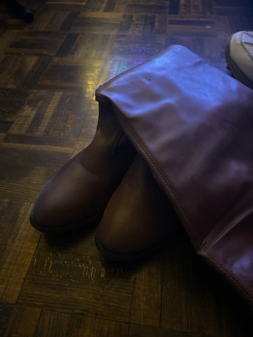 Brown boot style shoe - photo 2