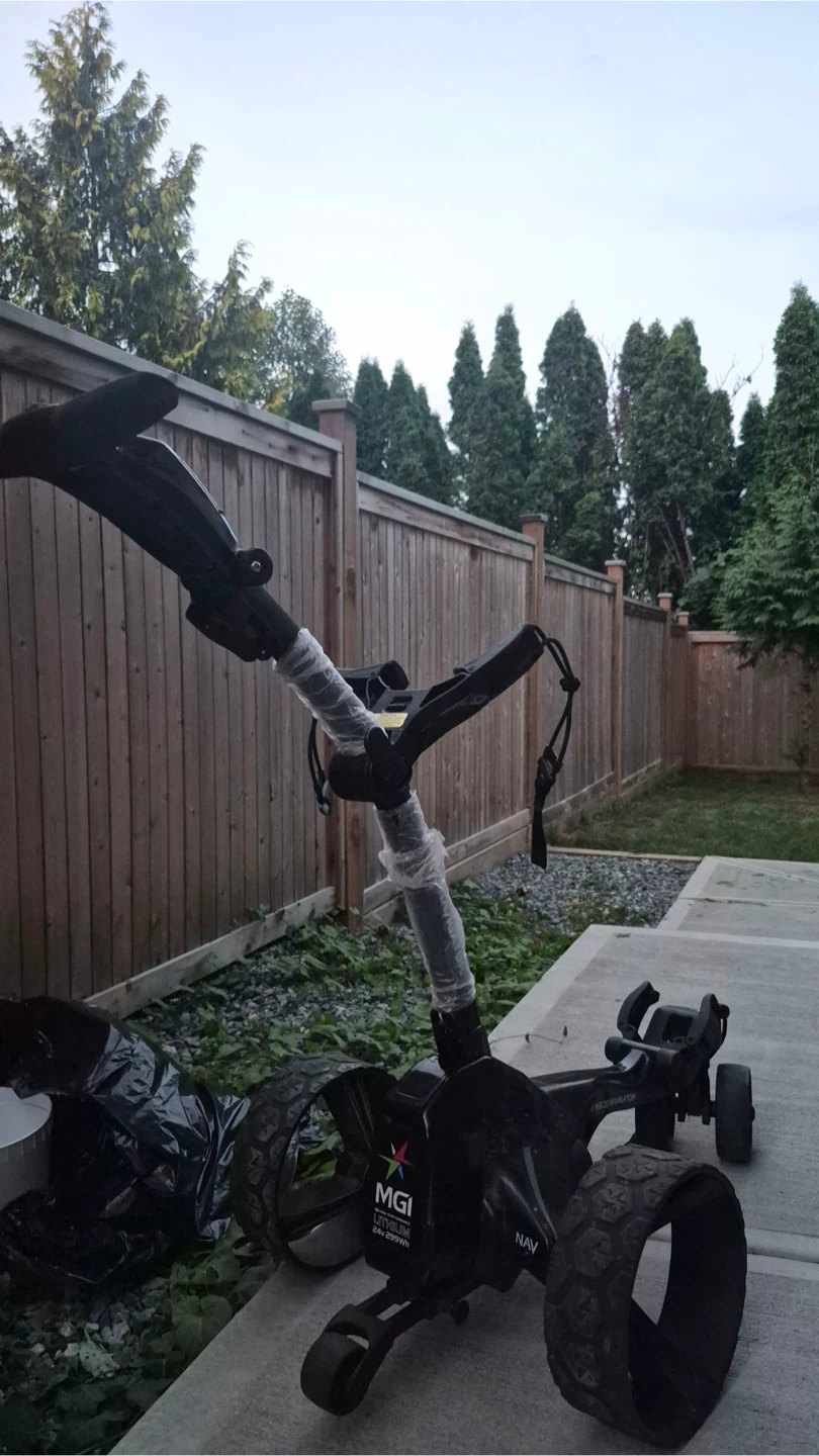 MGI Navigator Electric Golf Caddy