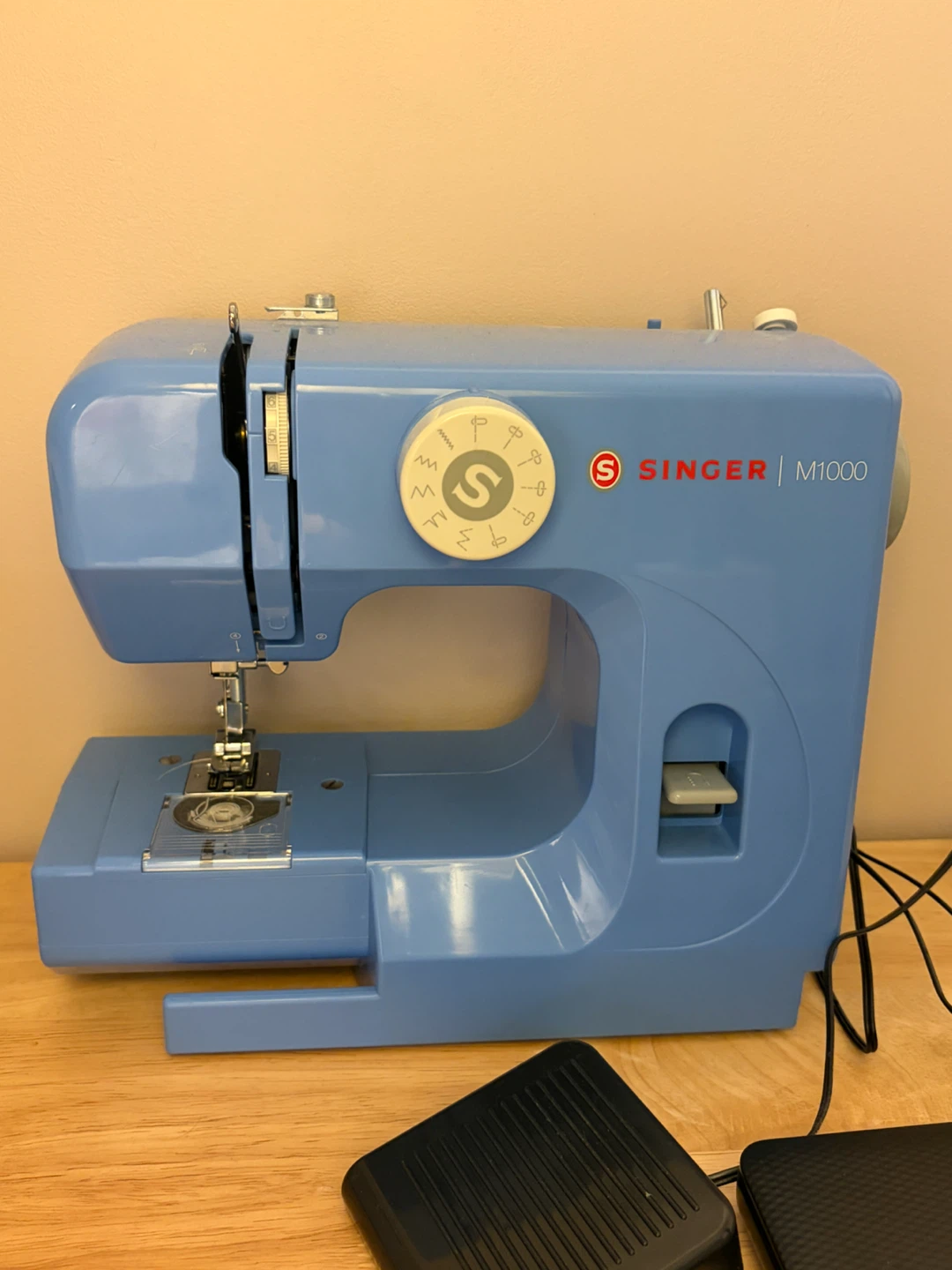 Singer M1000 Sewing Machine
