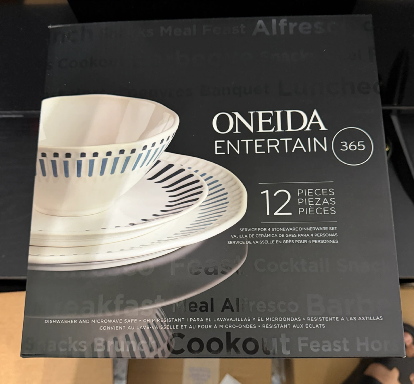 Oneida Entertain 365 12-Piece Stoneware Dinnerware Set