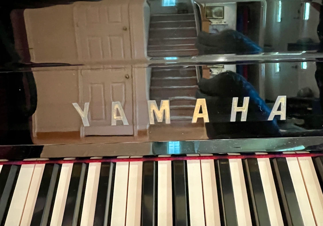 Yamaha U1E Upright Piano with Bench - photo 3