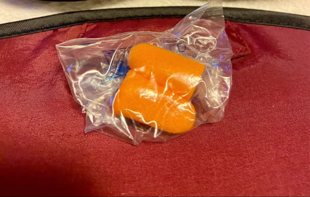 NEW EYE MASK & EAR PLUGS - photo 5