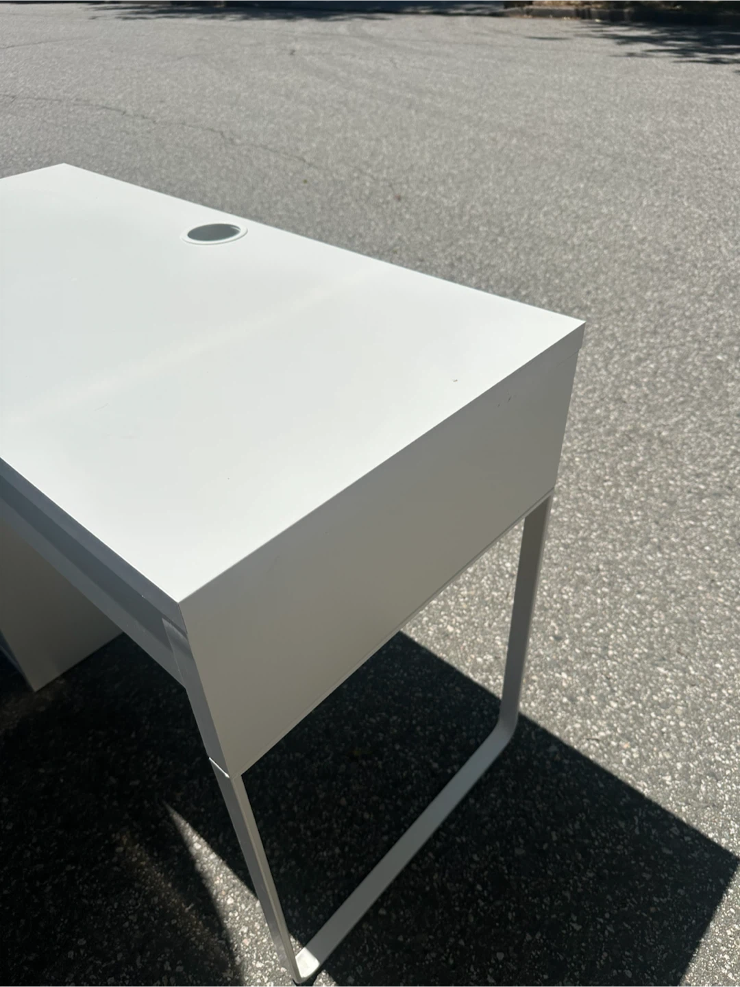 LIKE NEW Ikea Micke desk *FREE DELIVERY - photo 2