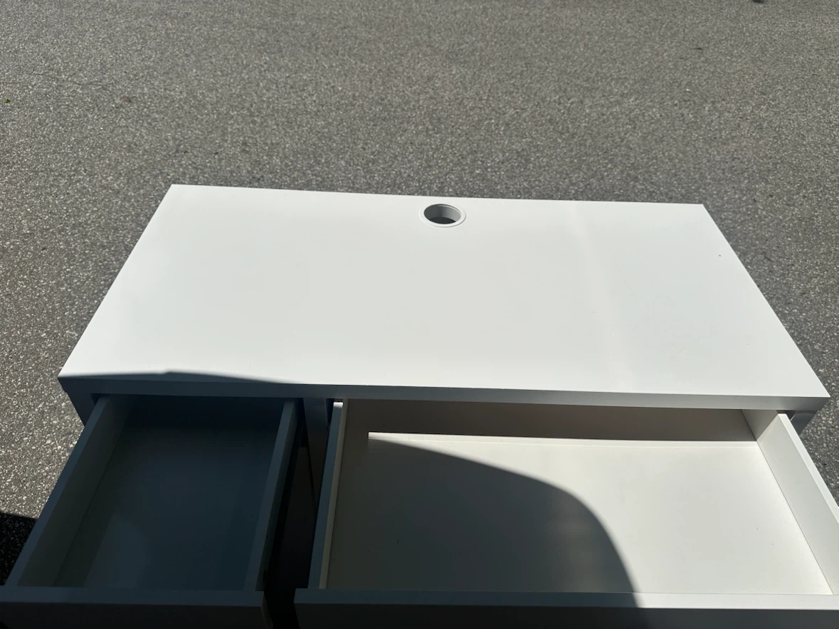 LIKE NEW Ikea Micke desk *FREE DELIVERY - photo 4