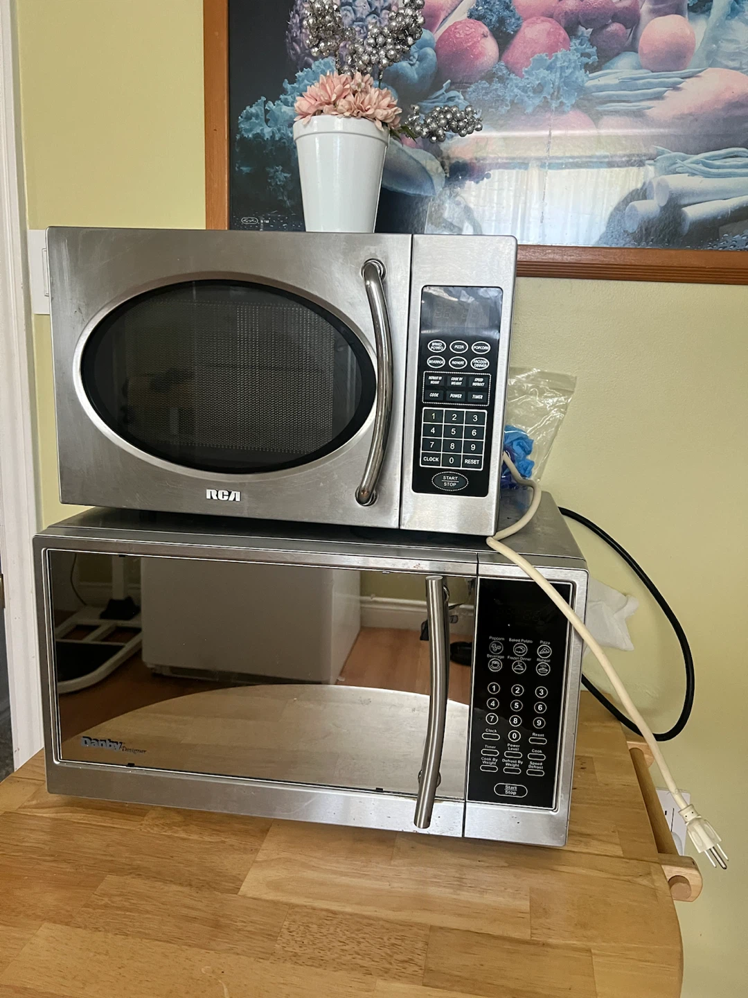 RCA and Danby Microwaves - photo 3