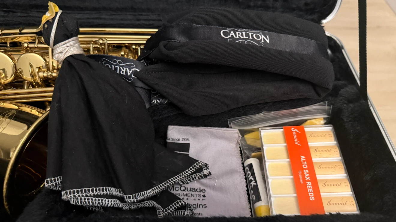 Carlton Alto Saxophone with Case and Accessories - photo 2